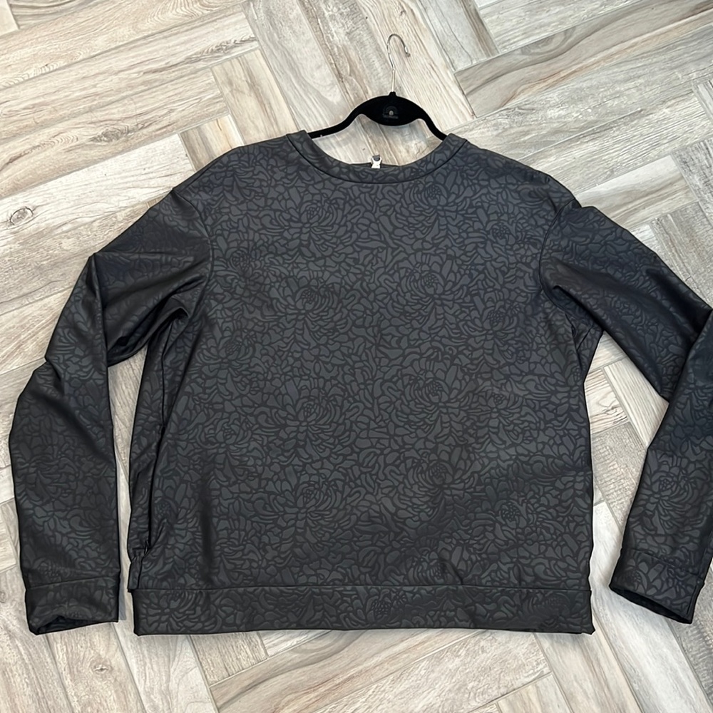 Departure Top Petal Camo Embossed Blk